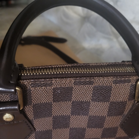 (SOLD)Authentic Louis Vuitton Damier Ebene bandoulier - Picture 12 of 16